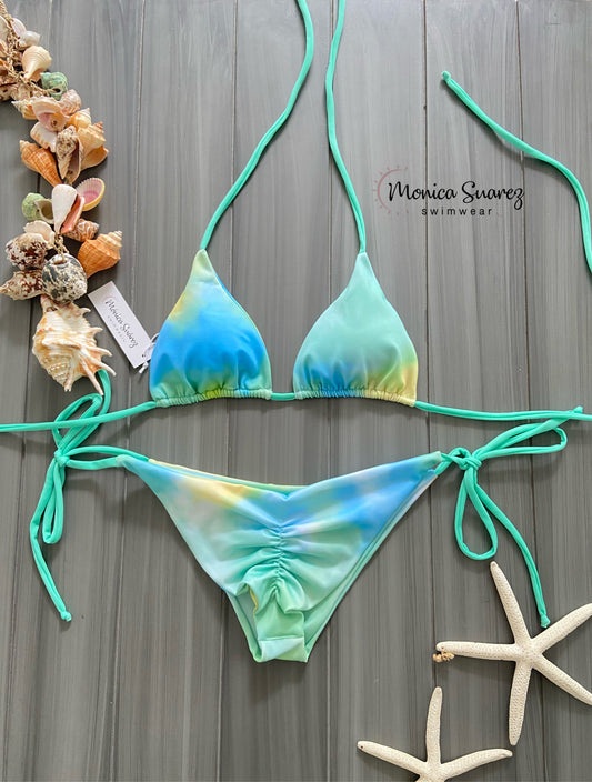 Bikini Nebulosa serena