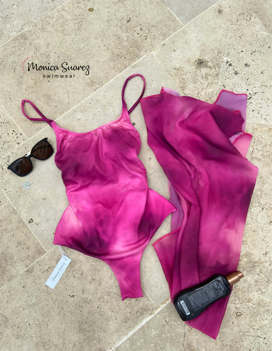 Set enterizo viva magenta  + pareo viva mangenta - Trajes de baño en Colombia