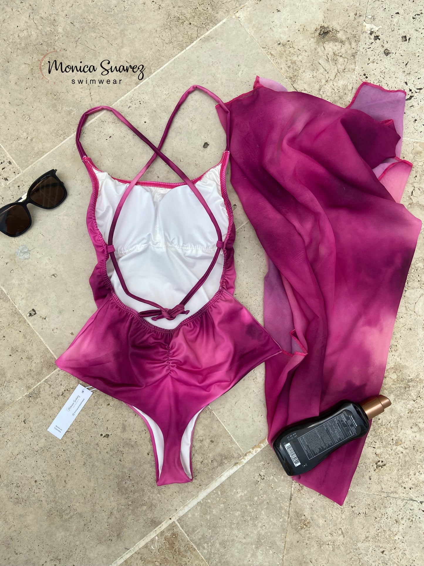 Set enterizo viva magenta + pareo viva mangenta