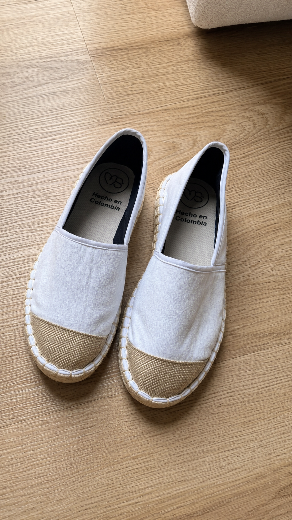 Espadriles Blancos con Punta Natural – Frescura con Estilo